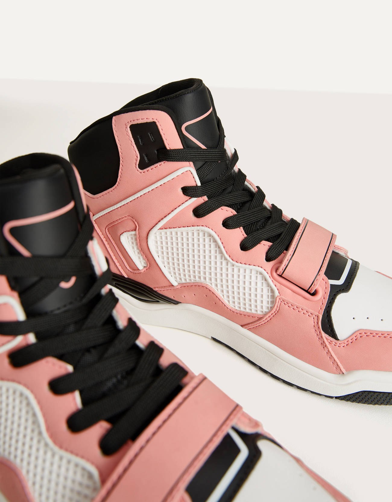 Hochgeschnittene, kombinierte Sneaker · Rosé
