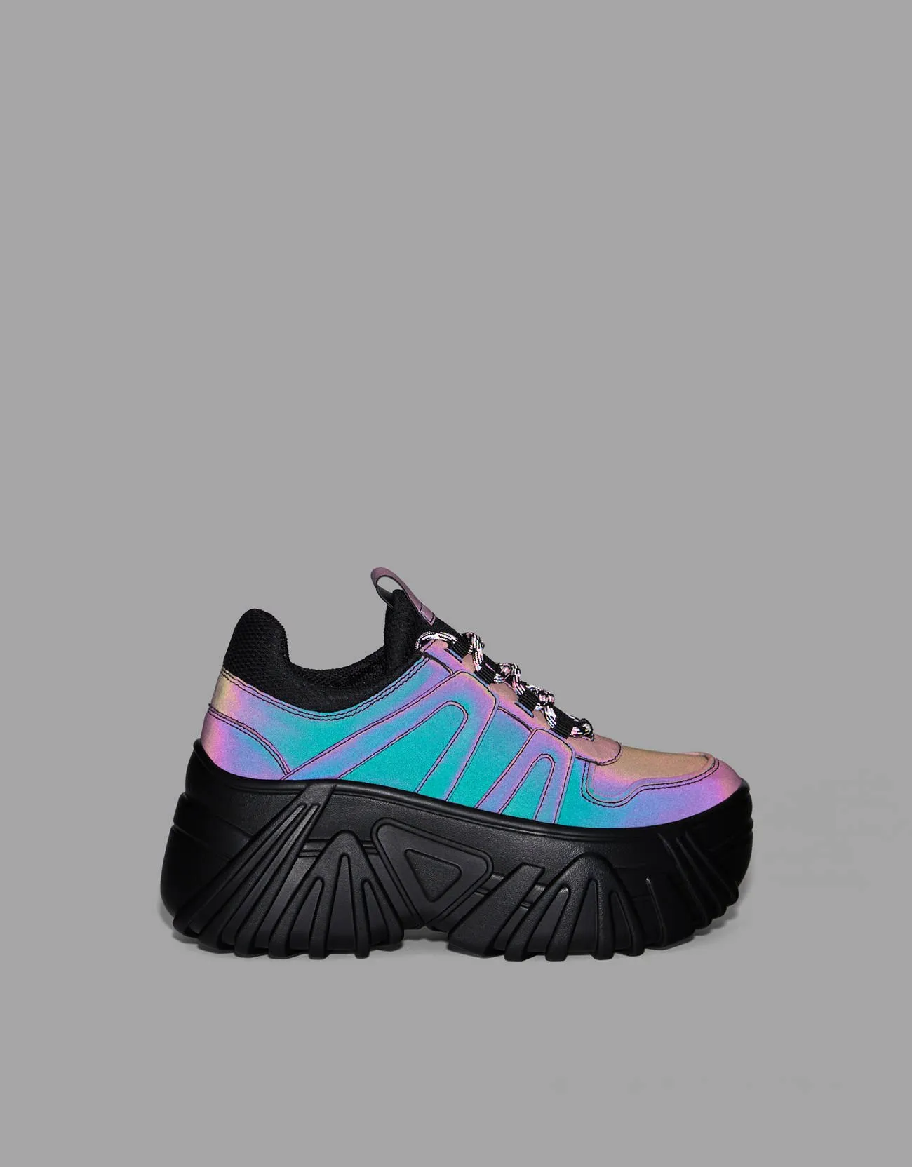 Reflektierende Sneaker mit Plateausohle · Schwarz