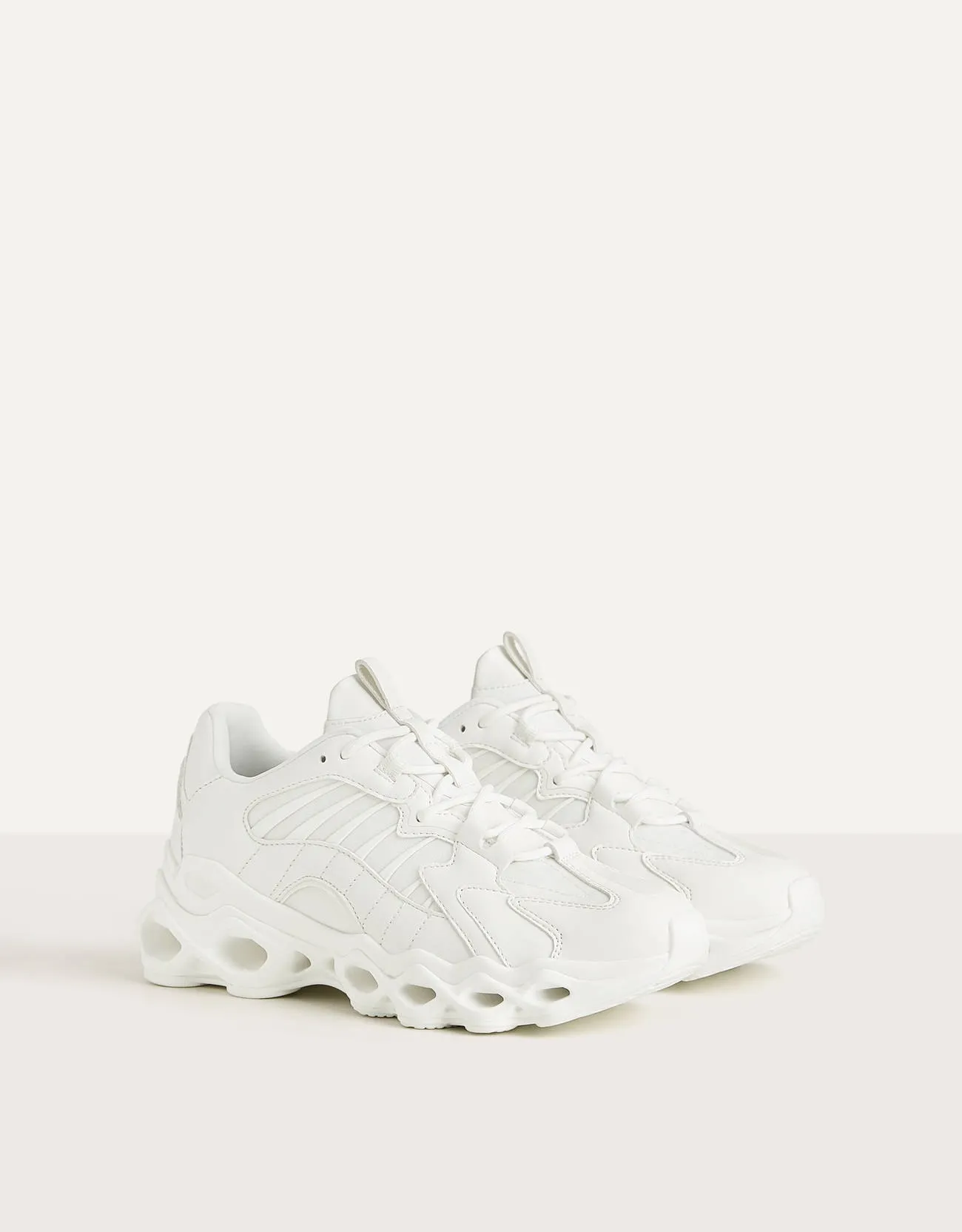 Sneaker mit Öffnungen in der Sohle · Weiß
