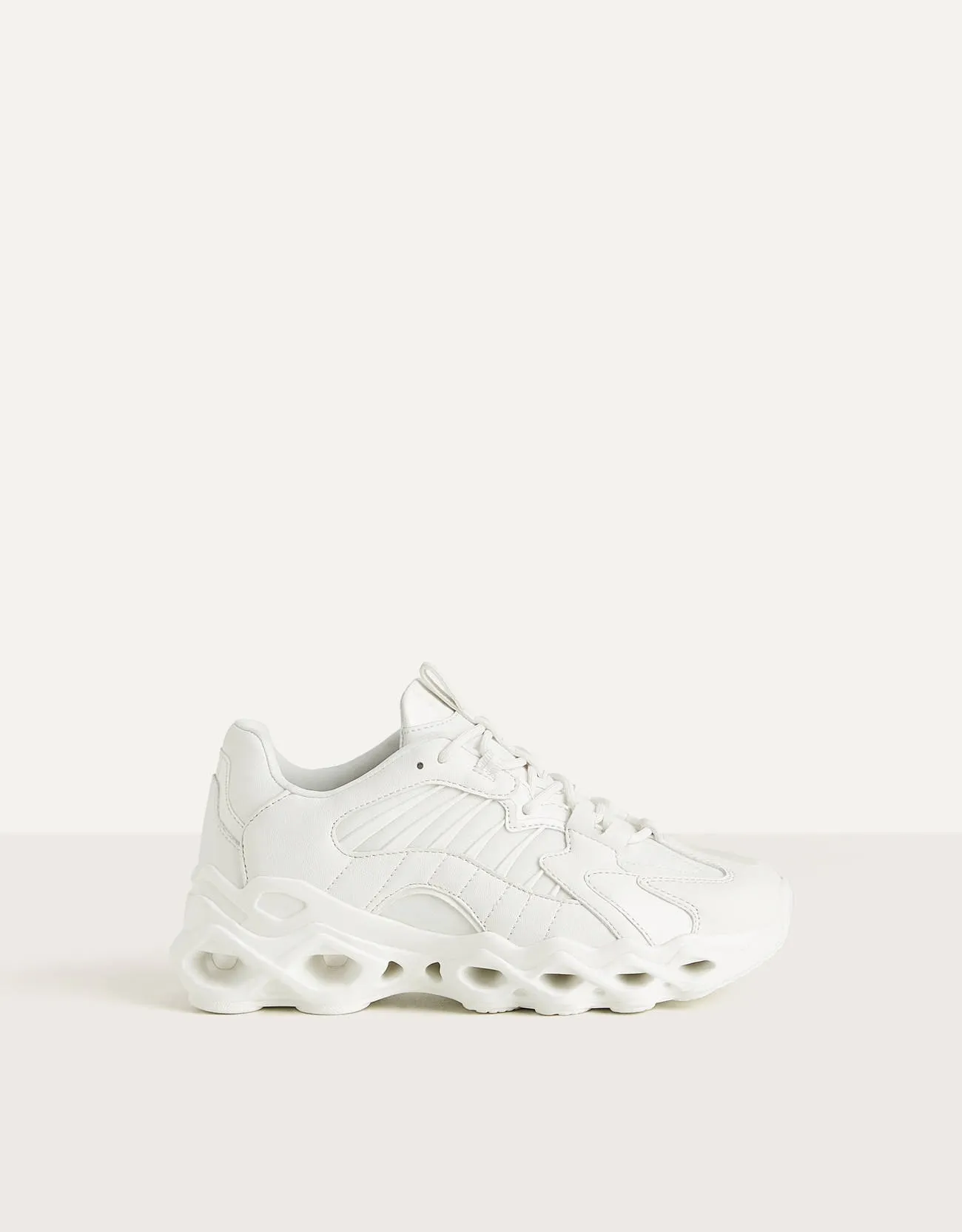 Sneaker mit Öffnungen in der Sohle · Weiß
