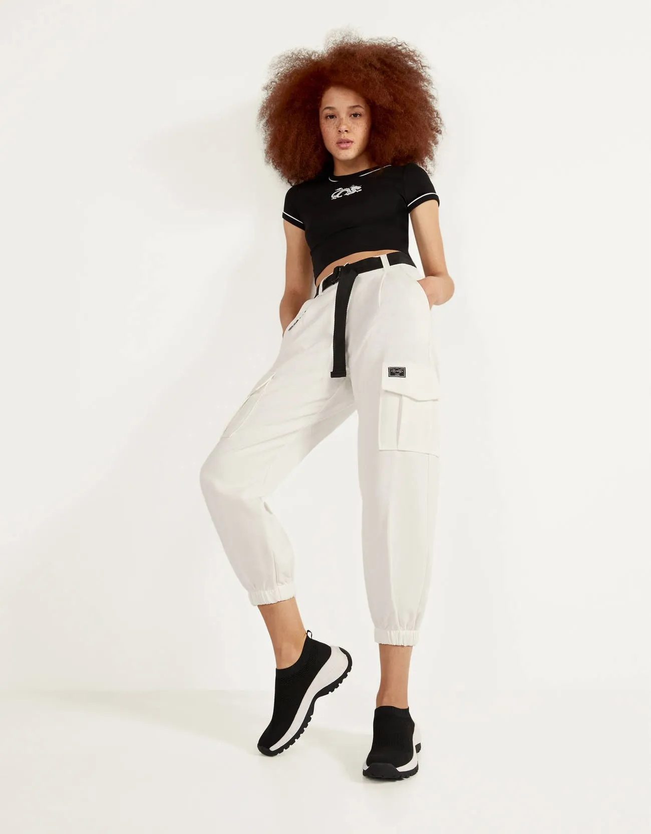 Sneaker mit Netzstoff und Socken · Schwarz