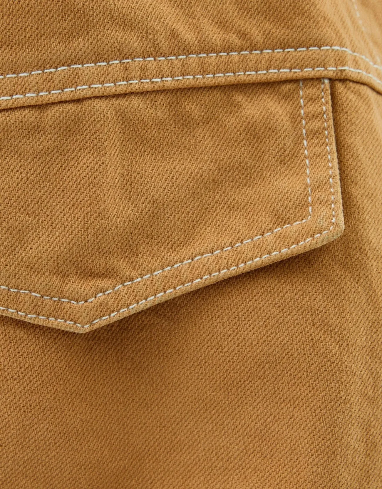 Truckerjacke aus Baumwolle mit Kontrastfarbe · Camel