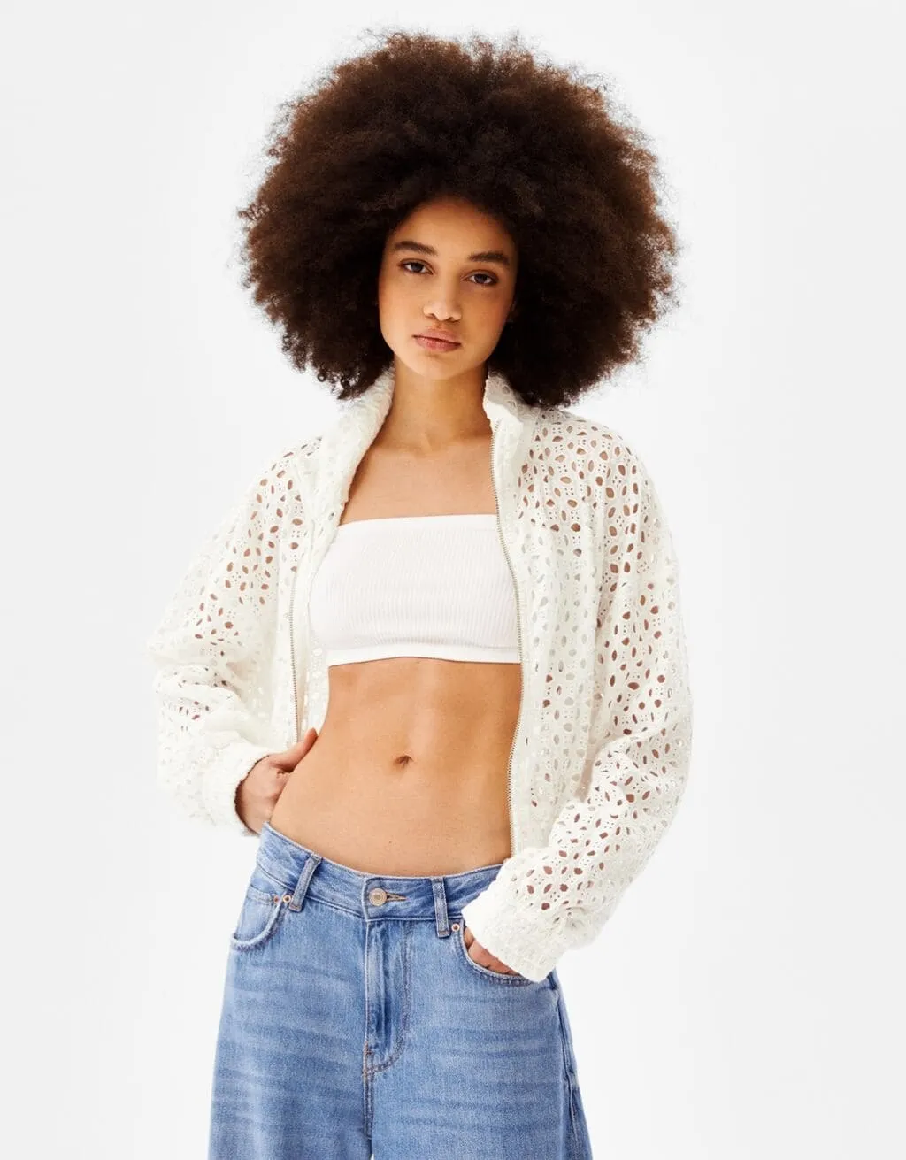 Jacke mit Schweizer Stickerei · Weiß