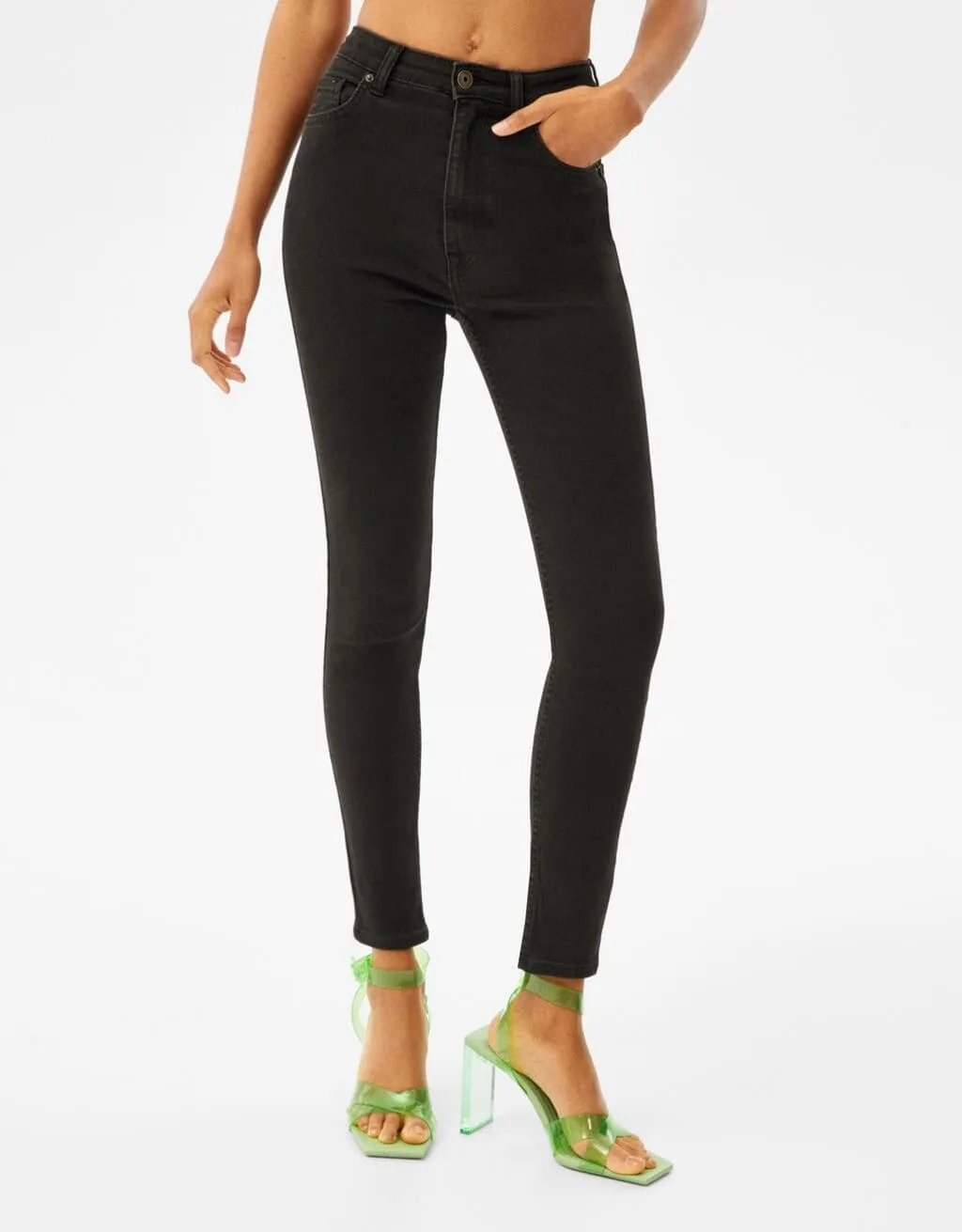 Super High Waist Jeans · Schwarz