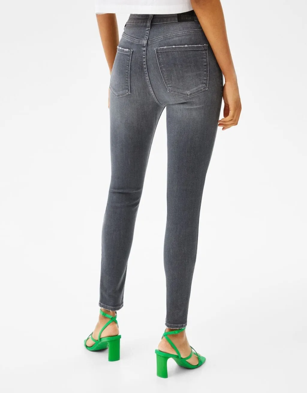 Super High Waist Jeans · Grau