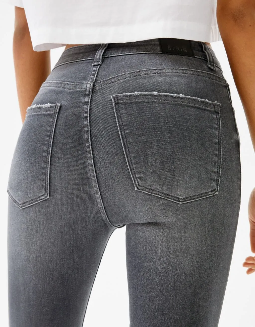 Super High Waist Jeans · Grau