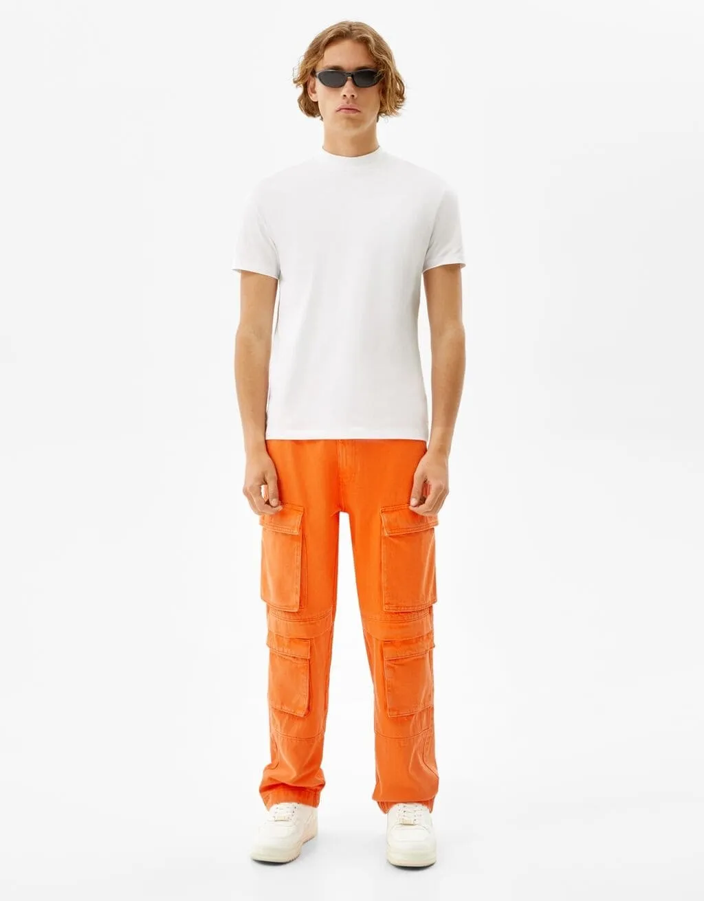 T-Shirt im Slim-Fit mit geripptem Stehkragen · Weiß