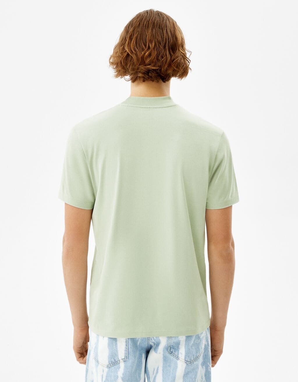 T-Shirt im Slim-Fit mit geripptem Stehkragen · Salbeigrün