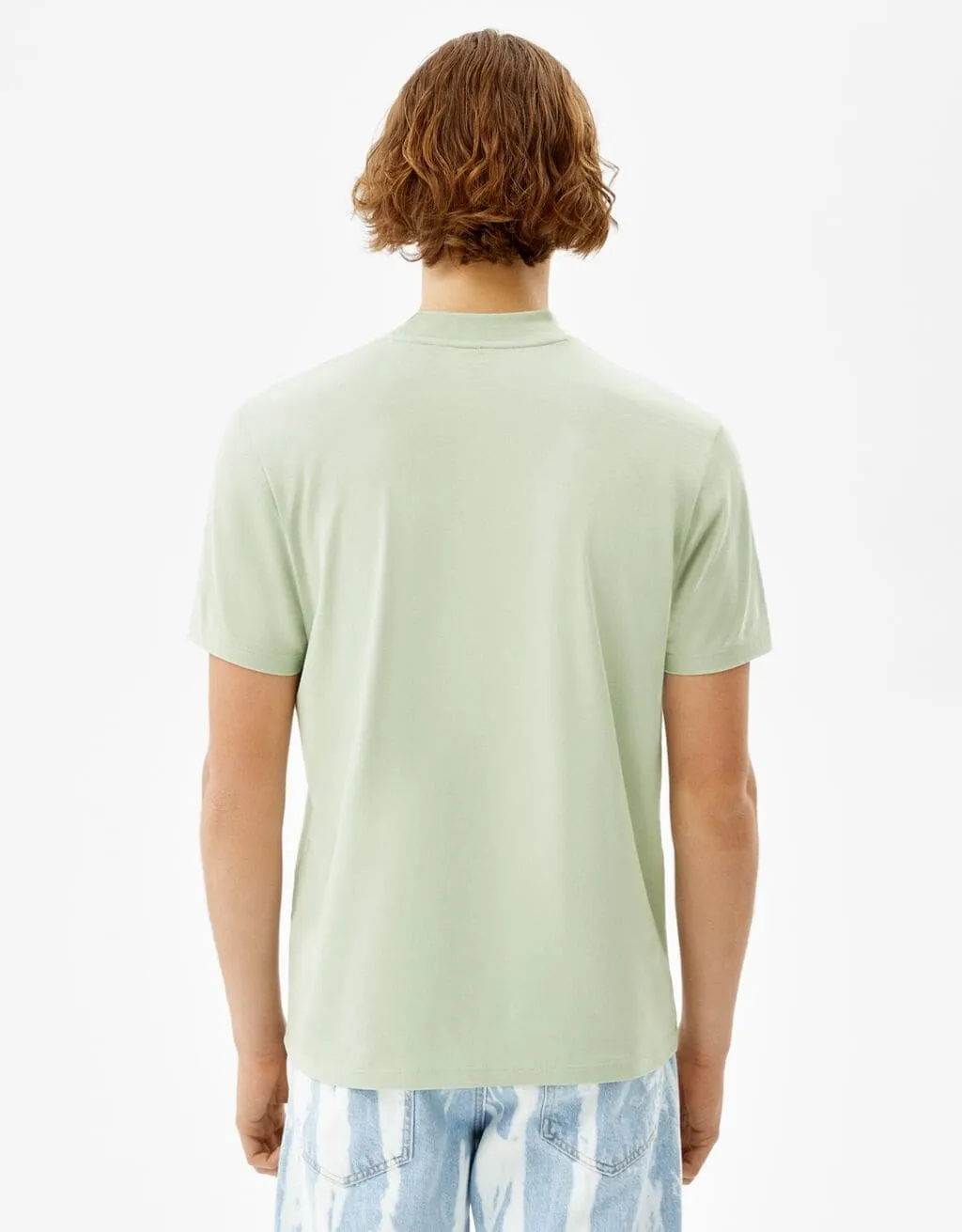 T-Shirt im Slim-Fit mit geripptem Stehkragen · Salbeigrün