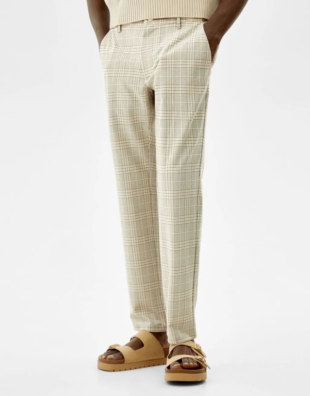 Eng geschnittene Slim-Fit-Hose mit seitlichem Gummizug · Camel