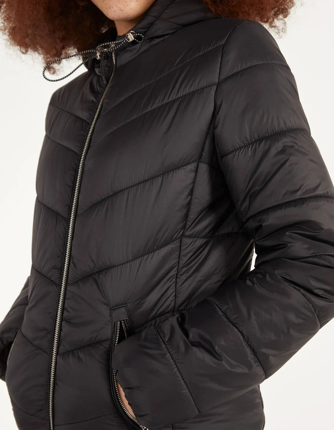 Steppjacke mit Kapuze · Schwarz