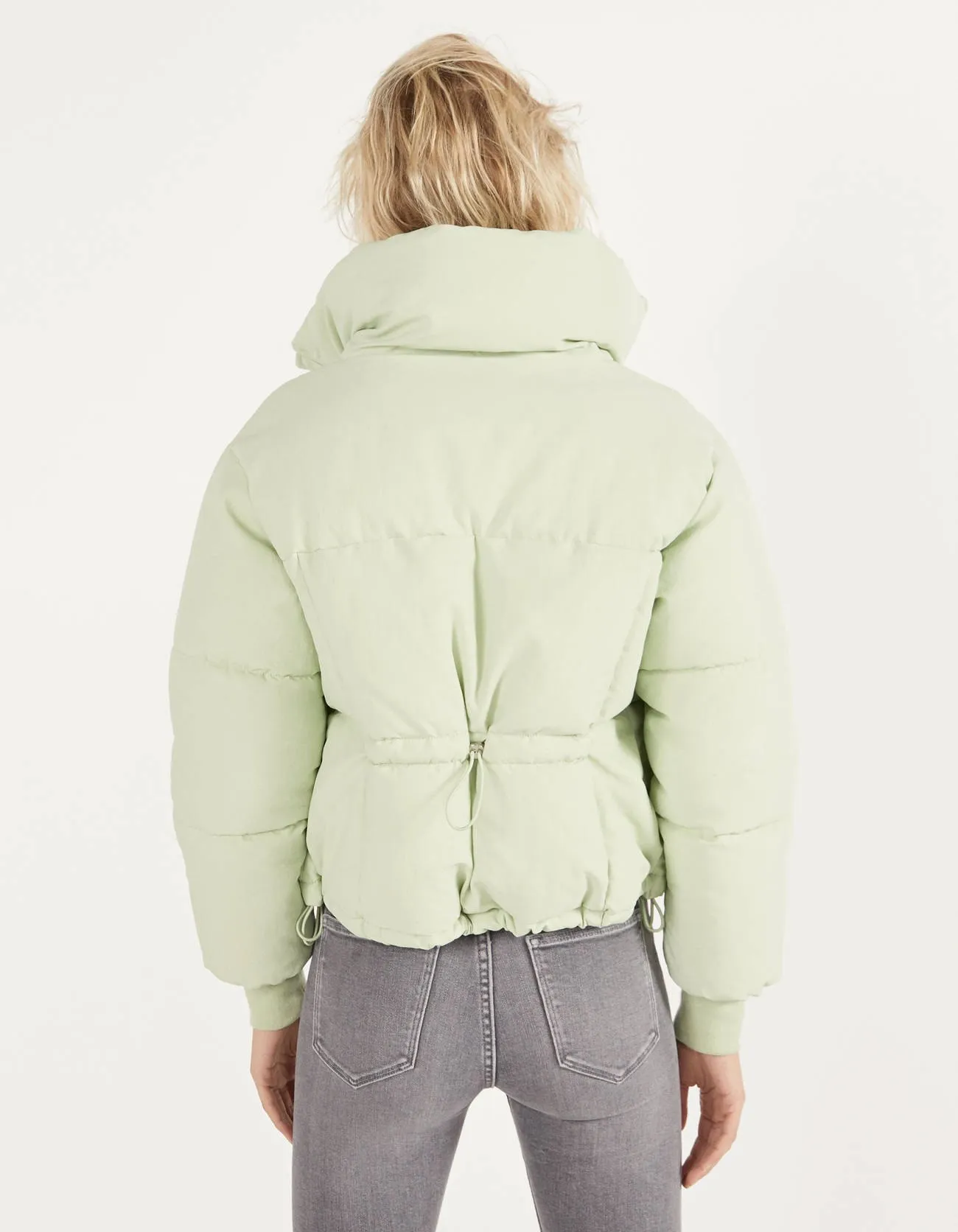 Pufferjacke aus Nylon · Salbeigrün