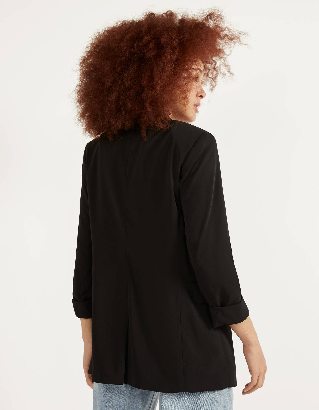 Blazer mit hochgerollten Ärmeln · Schwarz