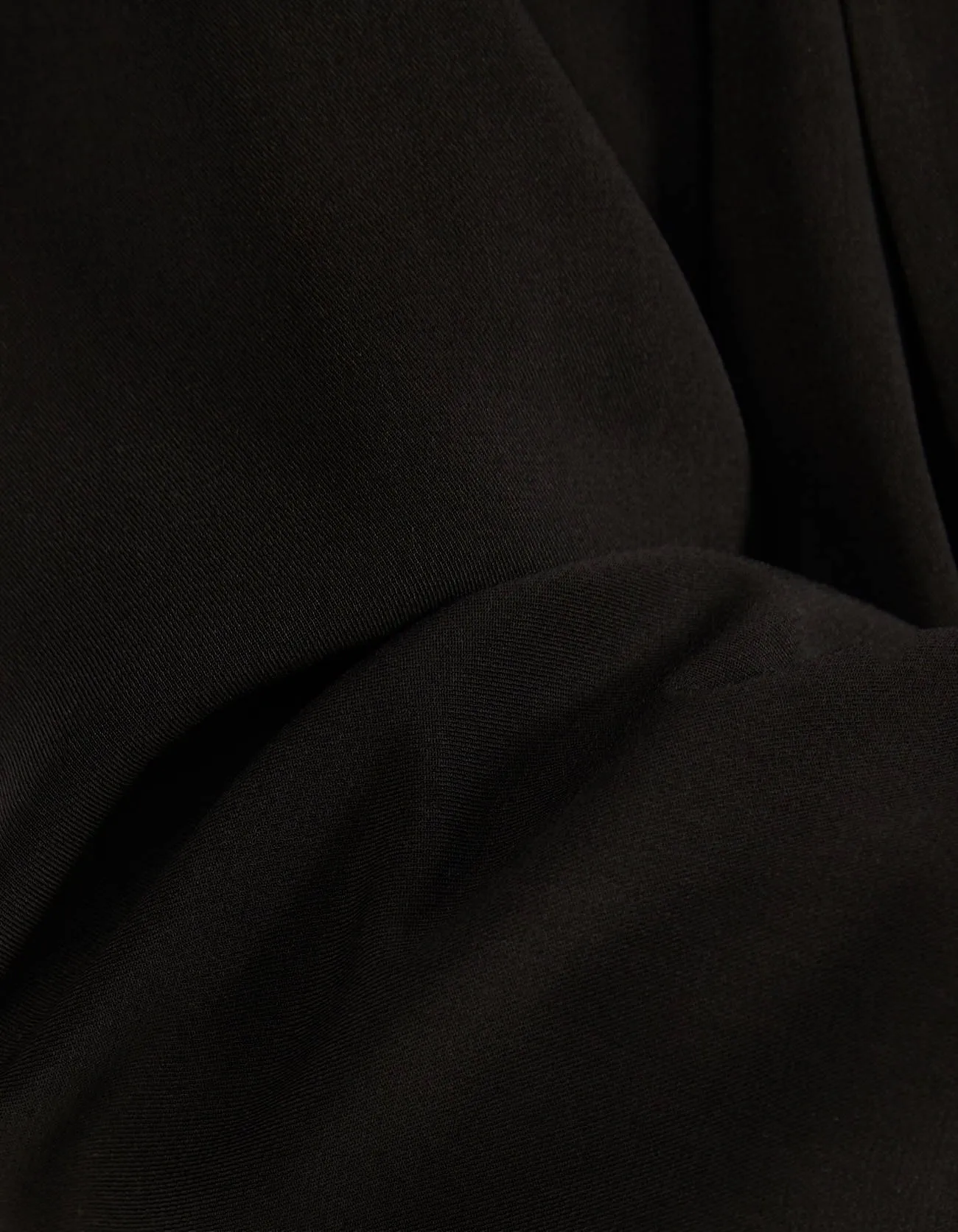Blazer mit hochgerollten Ärmeln · Schwarz