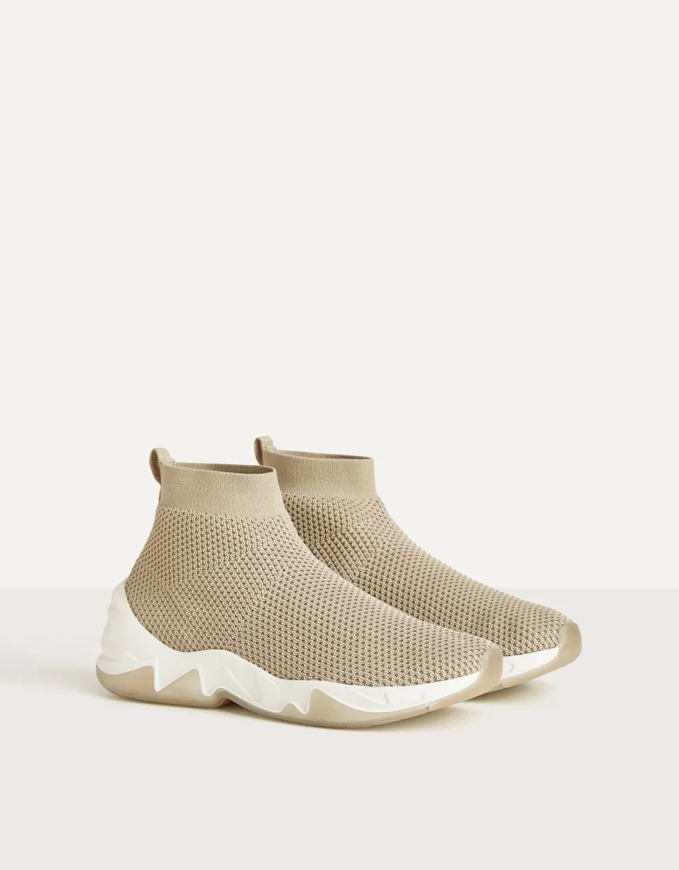 Hohe Sneaker mit elastischem Schaft · Beige