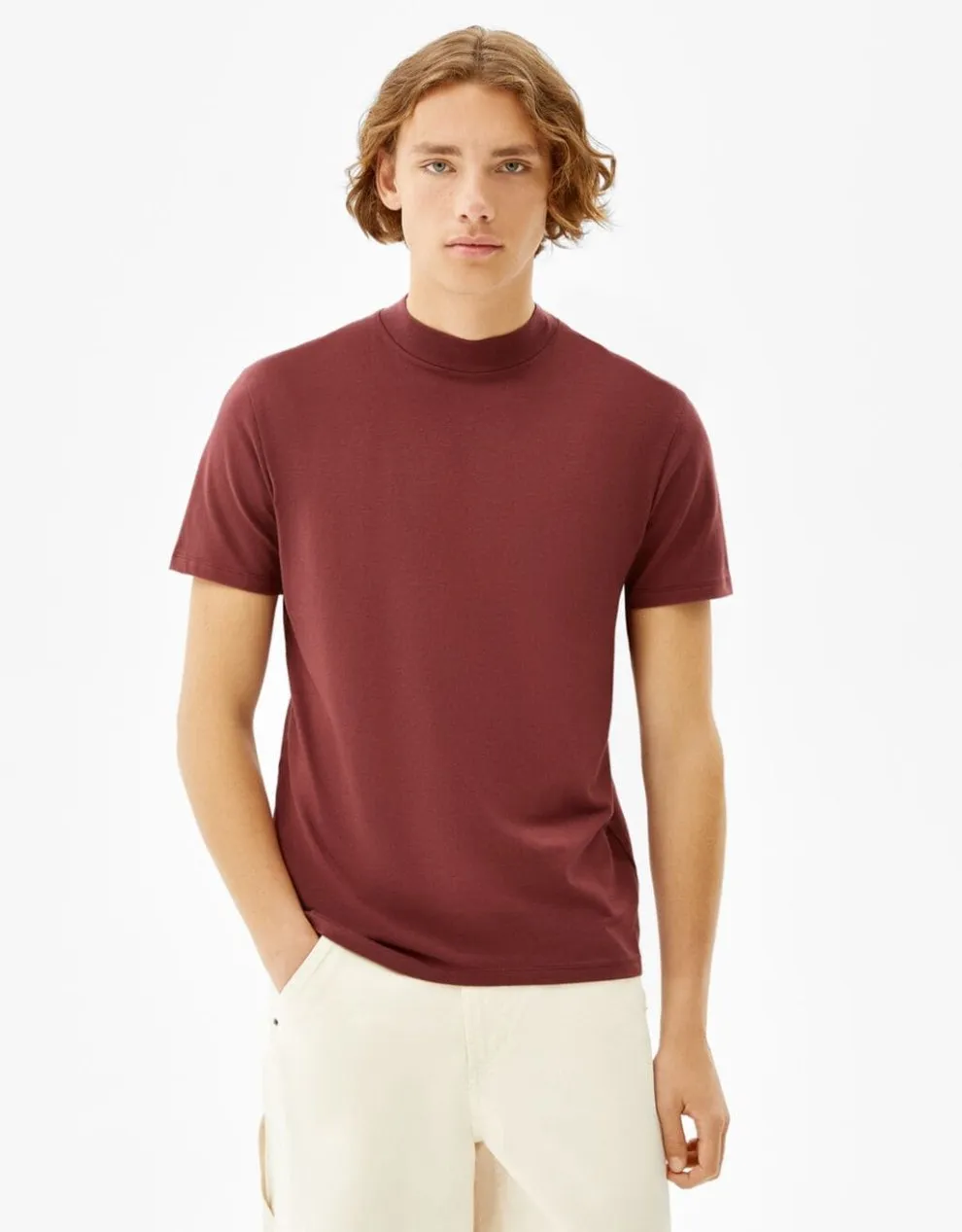 T-Shirt im Slim-Fit mit geripptem Stehkragen · Rot