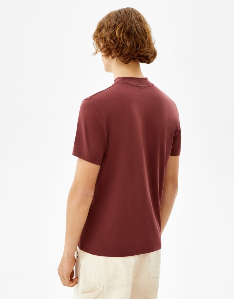 T-Shirt im Slim-Fit mit geripptem Stehkragen · Rot