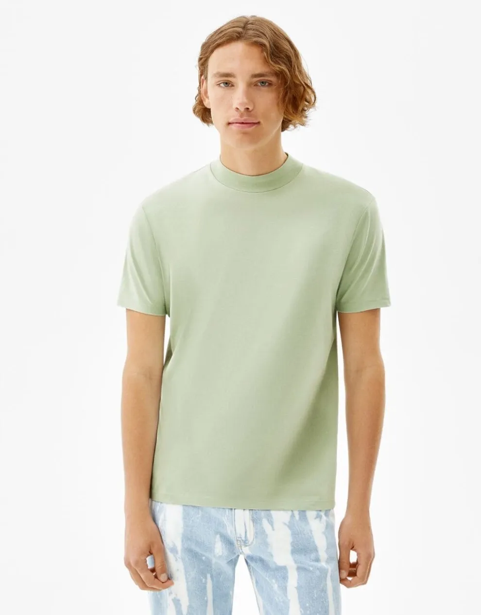 T-Shirt im Slim-Fit mit geripptem Stehkragen · Salbeigrün