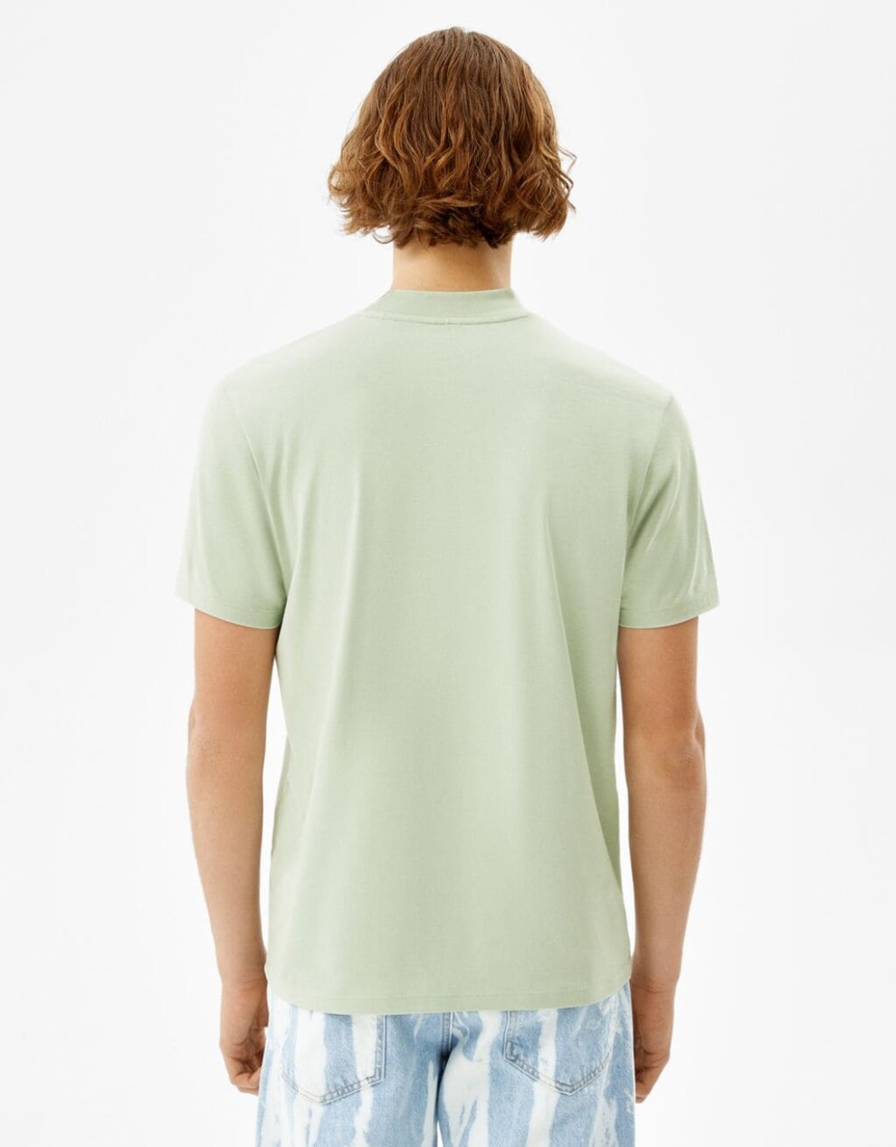 T-Shirt im Slim-Fit mit geripptem Stehkragen · Salbeigrün