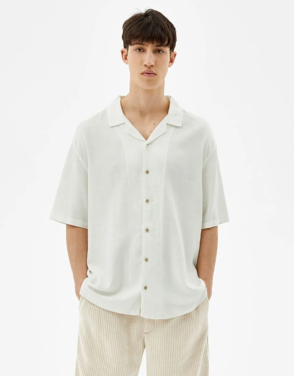 Kurzärmeliges Hemd im Relaxed Fit · Weiß